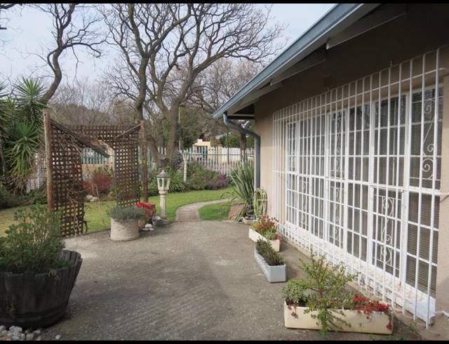 4 BEDROOM HOUSE FOR SALE IN CINDERELLA